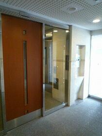 16/16 エントランス