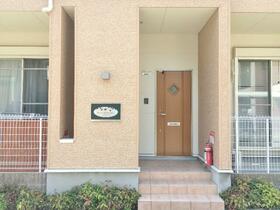 5/5 エントランス