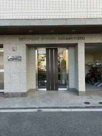 16/16 エントランス