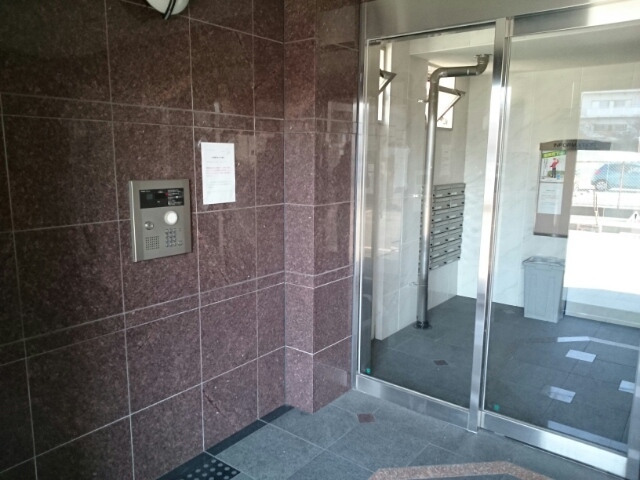 13/16 エントランス