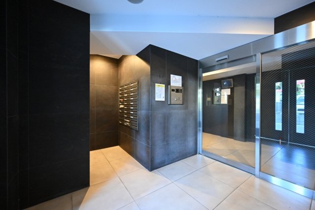 2/4 エントランス