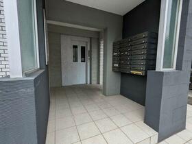 16/16 エントランス