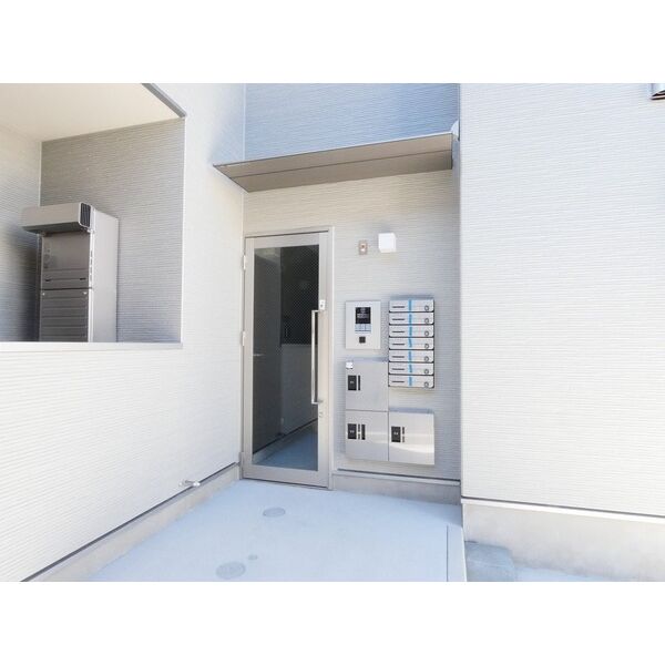 16/16 エントランス