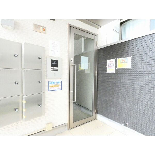 16/16 エントランス