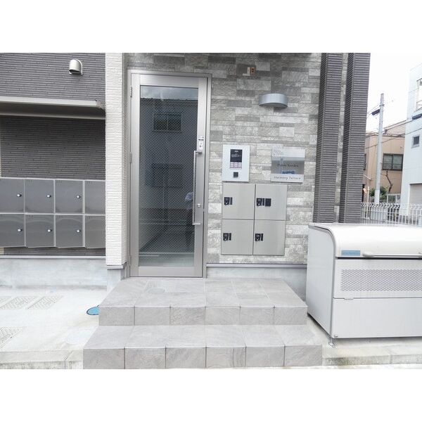 2/2 エントランス