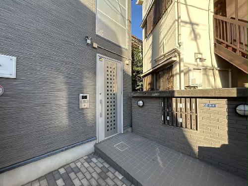 14/14 エントランス