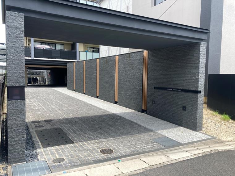 18/21 エントランス