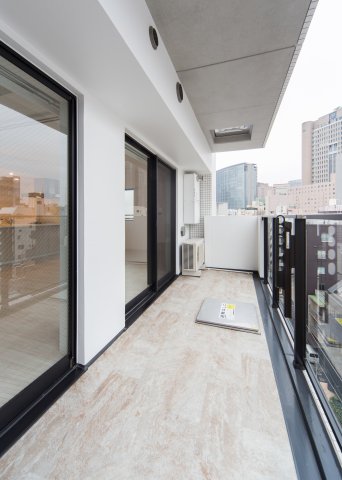 16/17 バルコニー