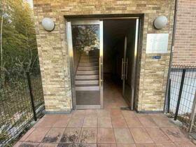 16/16 エントランス