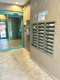 16/17 エントランス