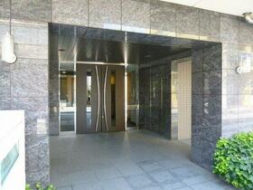 13/14 エントランス