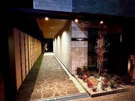 16/16 エントランス