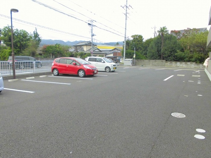 18/18 駐車場