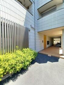 16/16 エントランス