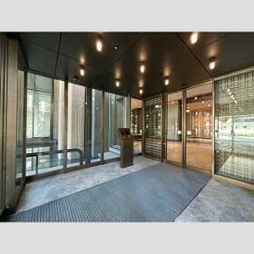 16/16 エントランス