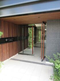 16/16 エントランス