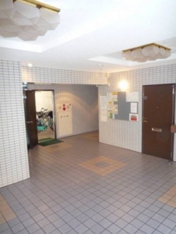 27/27 エントランス