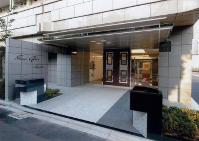 23/29 エントランス