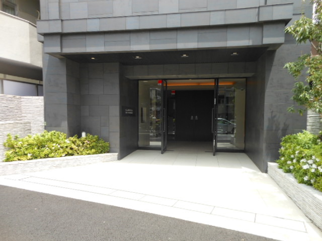 23/24 エントランス