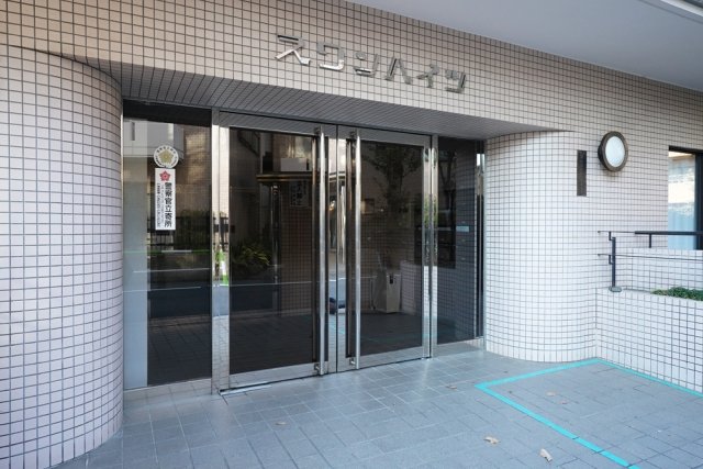 25/30 エントランス