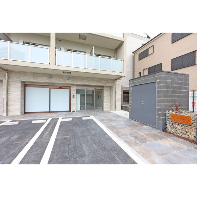 19/30 エントランス