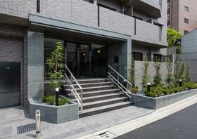 16/16 エントランス