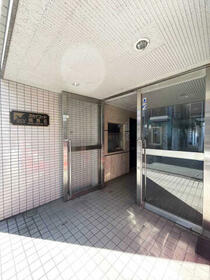 16/16 エントランス