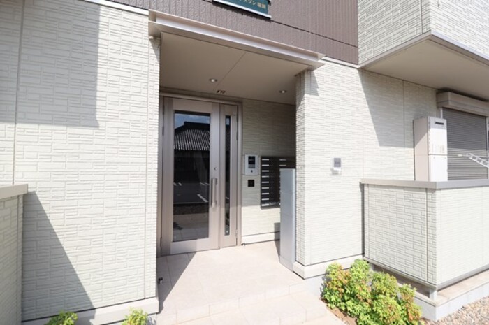 2/4 エントランス