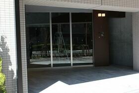 16/16 エントランス