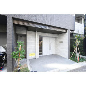 16/16 エントランス