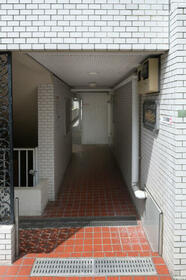 16/16 エントランス