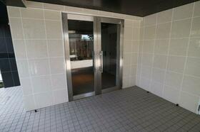 16/16 エントランス