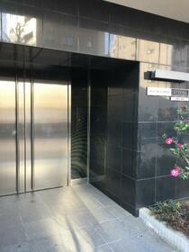 16/16 エントランス