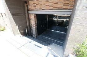 16/16 エントランス