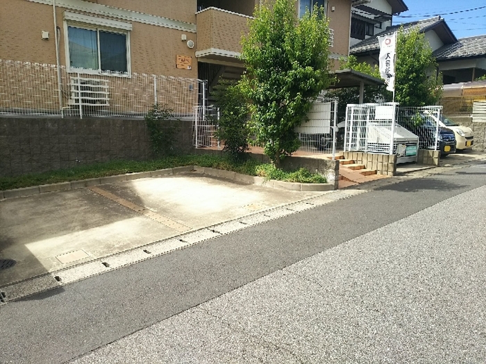17/17 駐車場
