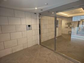 2/2 エントランス