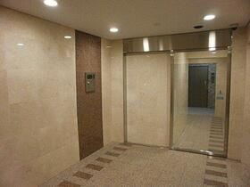 5/5 エントランス