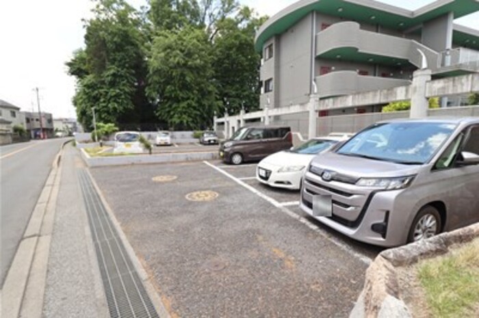 16/16 駐車場