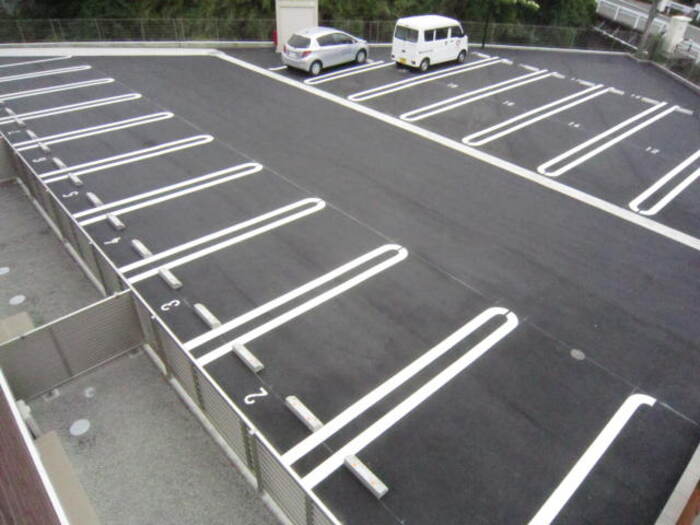 18/20 駐車場