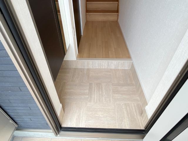 13/27 玄関