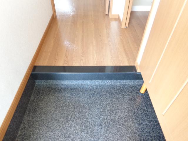 13/27 玄関