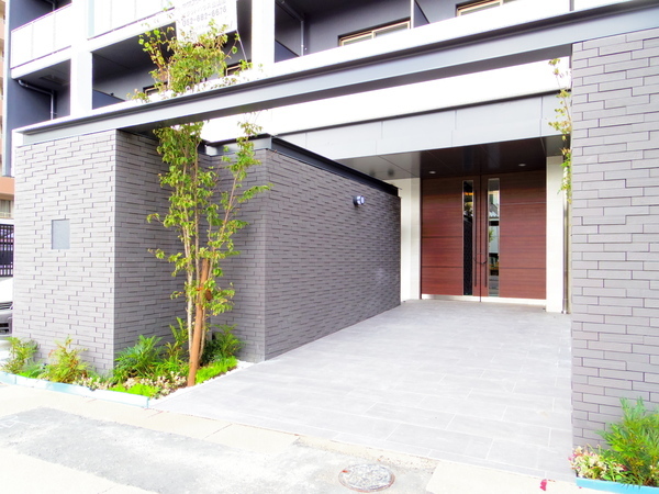 17/19 エントランス