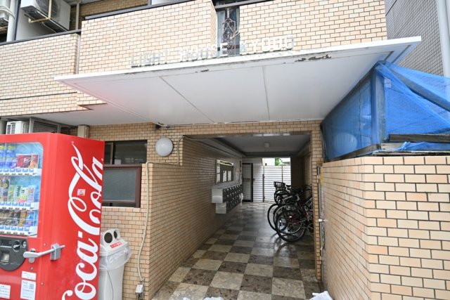 18/19 エントランス