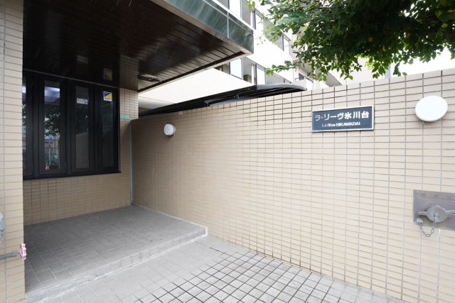 19/28 エントランス