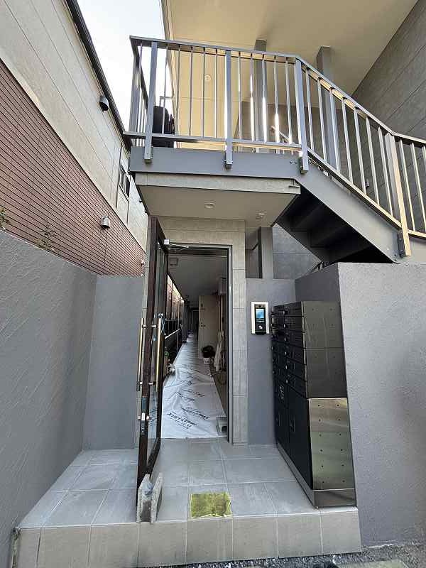 27/29 エントランス