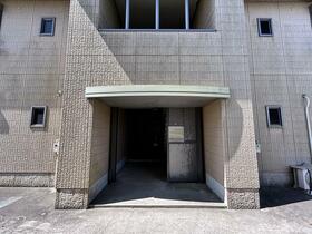 16/16 エントランス