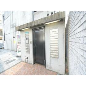 16/16 エントランス