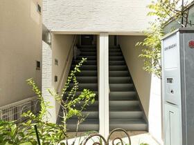 2/2 エントランス