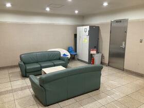 16/16 エントランス