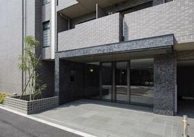 16/16 エントランス